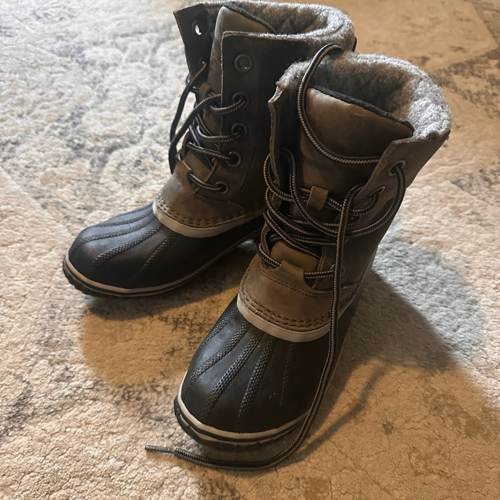Women’s Sorel slim back lace up boots